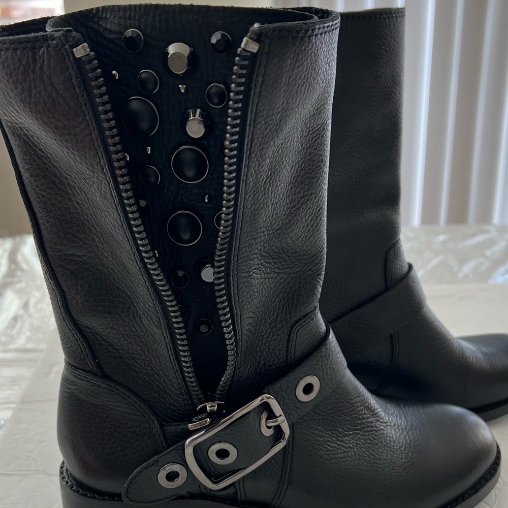 NEW VINCE CAMUTO WITH BEAD STUDS BLACK LEATHER BOOTS - European size 36. Inc BOX